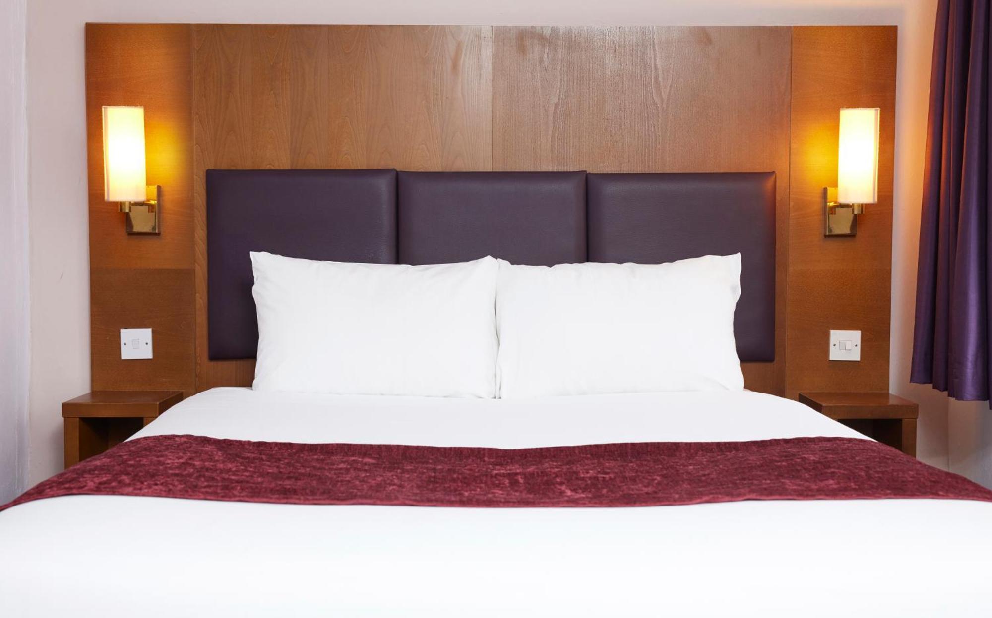 Crossroads By Chef & Brewer Collection Hotel Weedon Bec Buitenkant foto