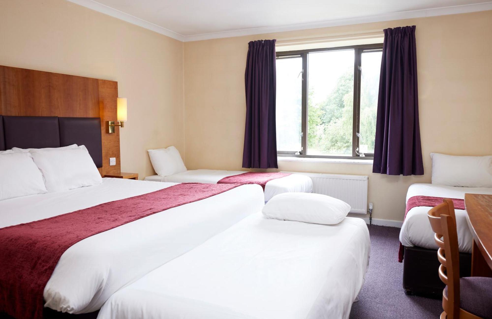 Crossroads By Chef & Brewer Collection Hotel Weedon Bec Buitenkant foto