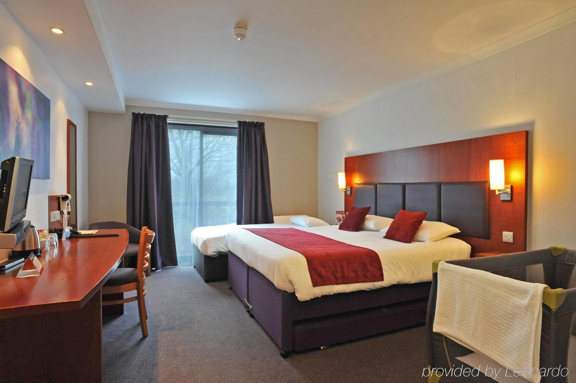 Crossroads By Chef & Brewer Collection Hotel Weedon Bec Buitenkant foto