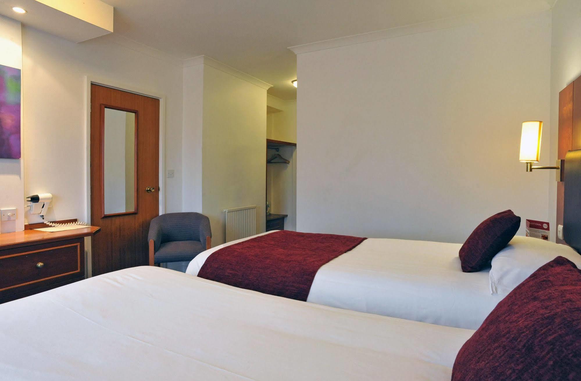 Crossroads By Chef & Brewer Collection Hotel Weedon Bec Buitenkant foto